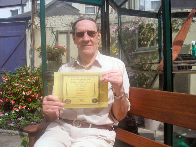 Photograph of Fred G3VVP with his "MRM" (Most Readable Morse) Certificate gained in the 2008 EUCW QRS Party.