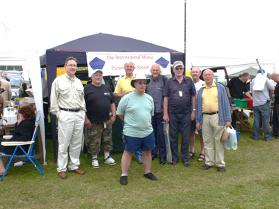 Photograph of Elvaston Castle 2007 FISTS outdoors stand showing a large group of people including John M0CDL.